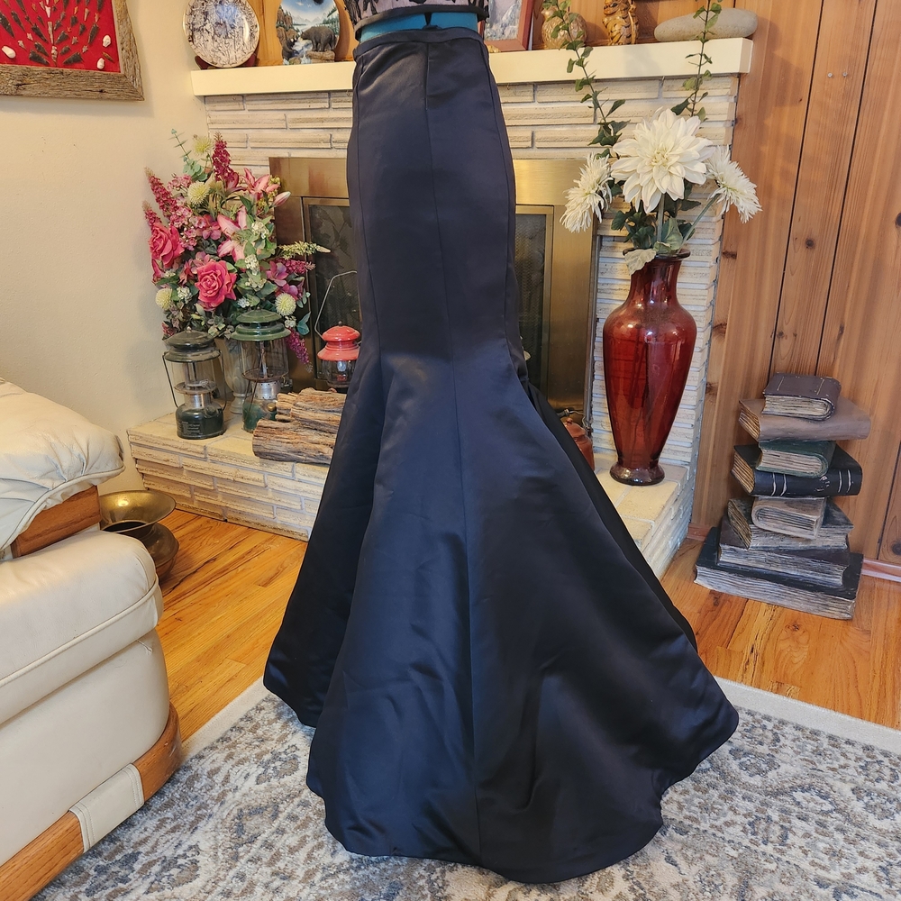 STUNNING Morilee Paparazzi Two-Piece Mermaid Gown – Navy – Size 4 - Picture 13 of 16